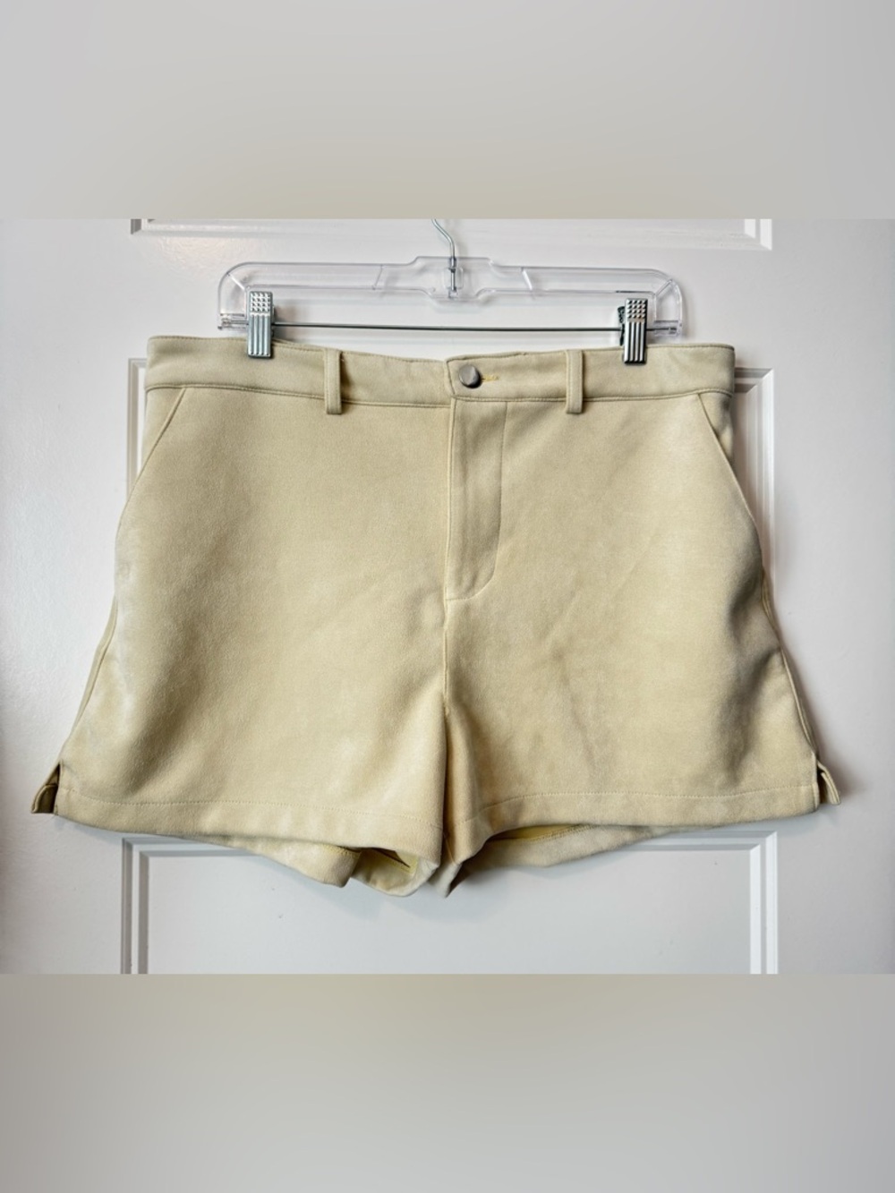 🏷️ 3/$30 JustFab Faux Suede High Rise Shorts XL Beige Cream Minimalist Lounge